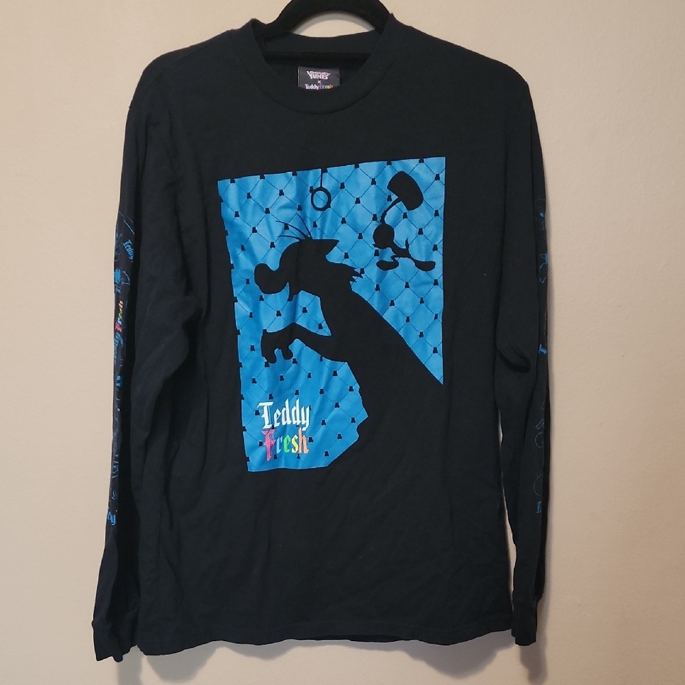 🔴 Teddy Fresh Looney Tunes Black and Blue Graphic Long Sleeve Tee